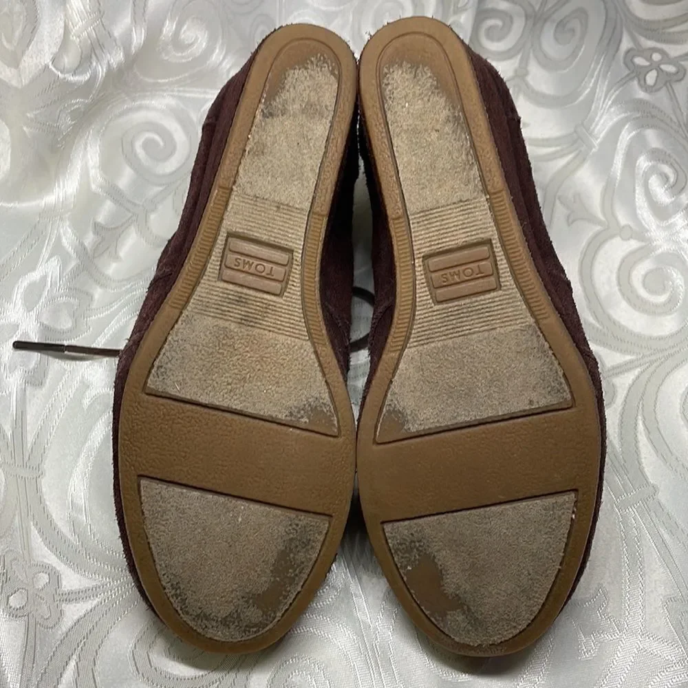Tom’s tie up suede wedge booties lined in plaid flannel size 5.5